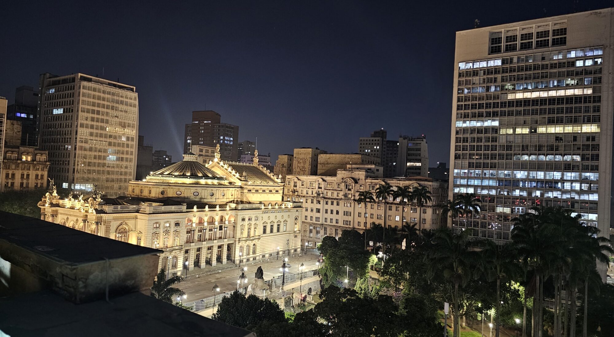 Visto do alto do Teatro Municipal de São Paulo a noite